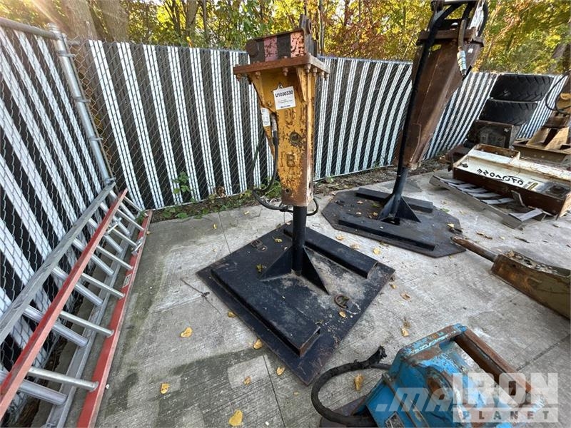 Quantity of (2) UB UB302 Q/C With storage stand Hy Hammers / Breakers
