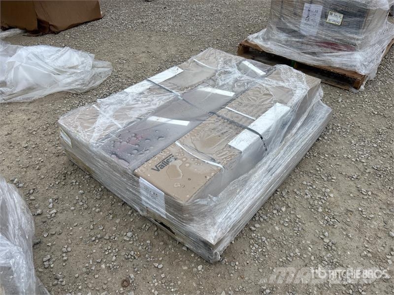 Quantity of (2) Valley 4 Ft Farm Jack Gradbeništvo - drugo
