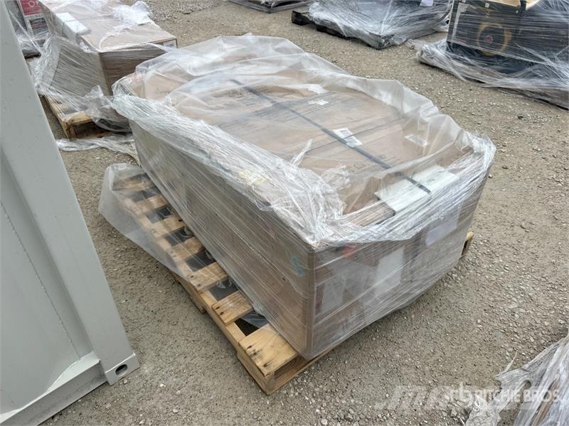 Quantity of (2) Whirlpool Air Conditioner Equipos de fundido