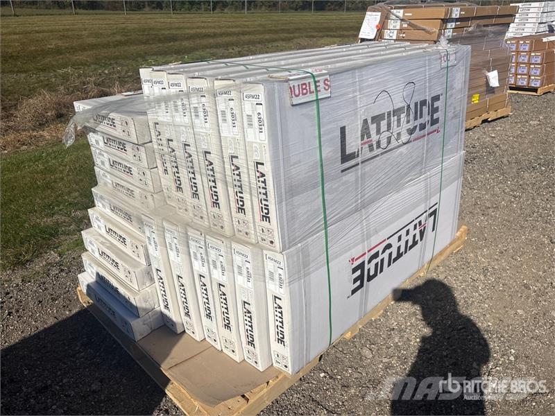  Quantity of (21) Leer Latitude Soft Folding Tonnea معدات النقل - غير ذلك