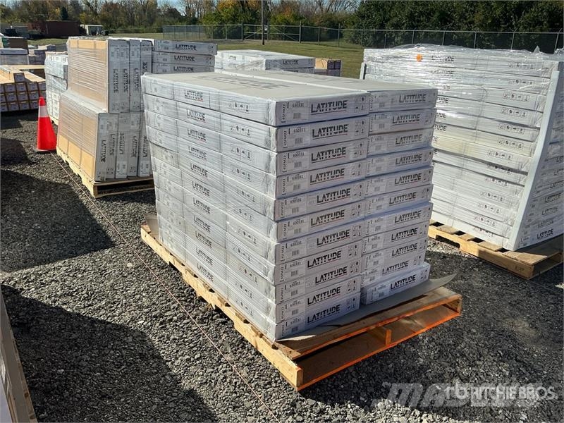  Quantity of (22) Leer Latitude Soft Folding Tonnea معدات النقل - غير ذلك