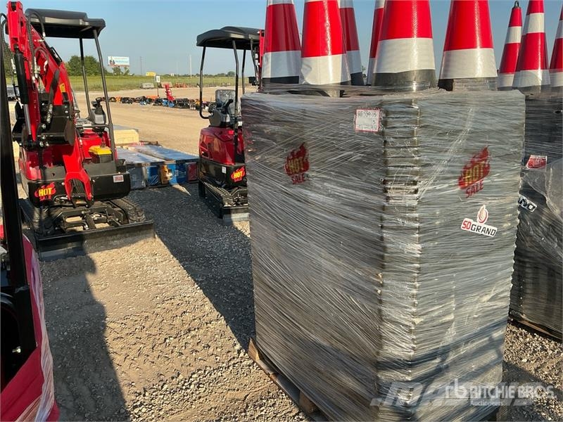Quantity of (250) TSC 28 in Traffic Cones (Unused Buldózers tiendetubos