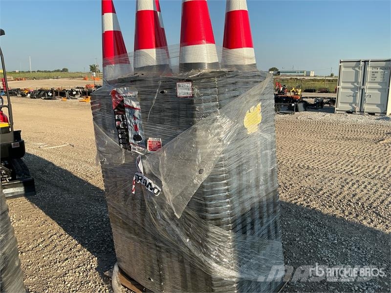  Quantity of (250)  TSC 28 in Traffic Cones (Unused Buldózers tiendetubos