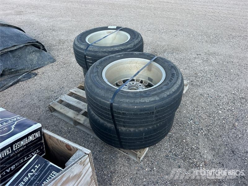  Quantity of 265/65R18 Tires Banden, wielen en velgen