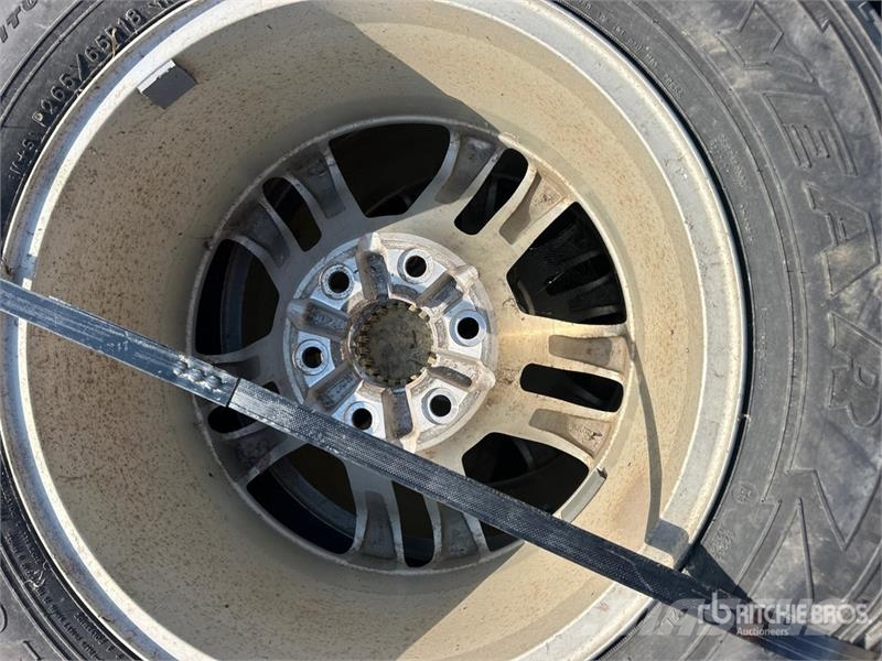  Quantity of 265/65R18 Tires Banden, wielen en velgen
