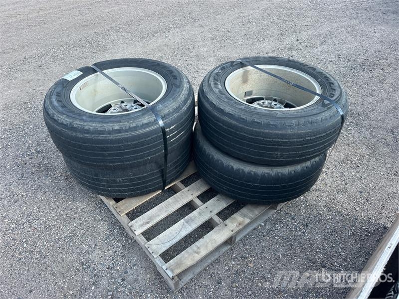  Quantity of 265/65R18 Tires Banden, wielen en velgen