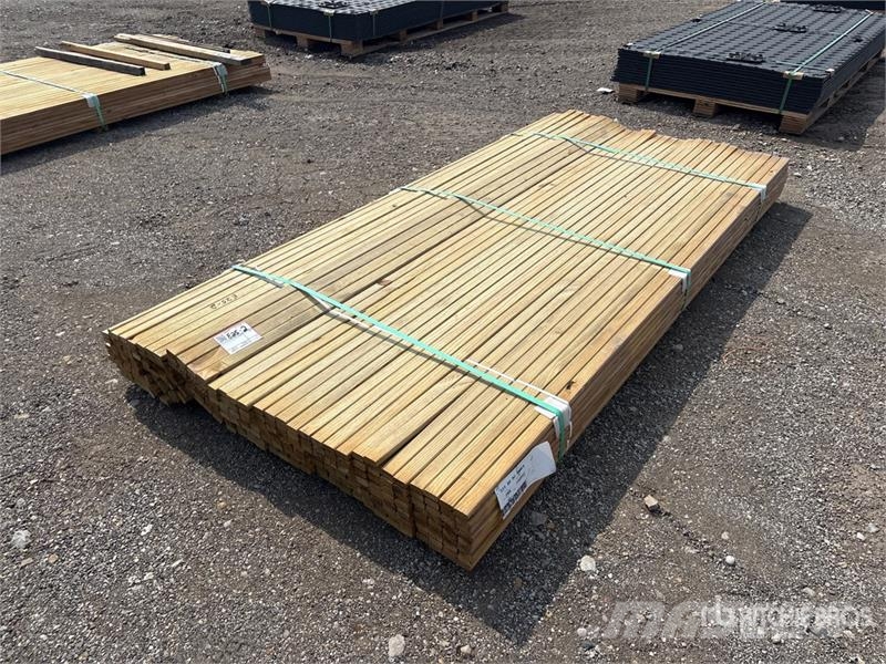 Quantity of (288) 1 in x 2 in x 8 ft PT Lumber Otros componentes