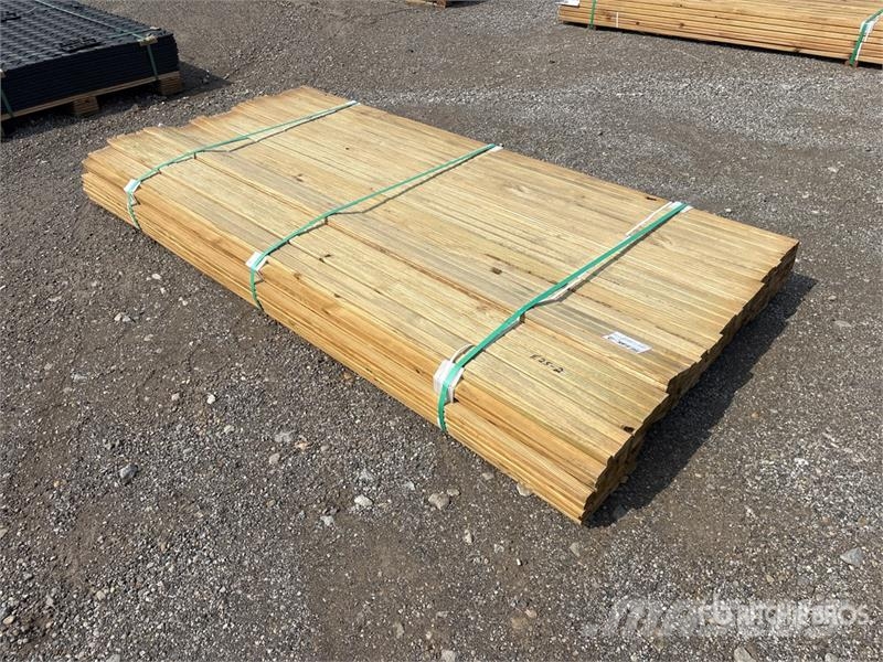 Quantity of (288) 1 in x 2 in x 8 ft PT Lumber Otros componentes