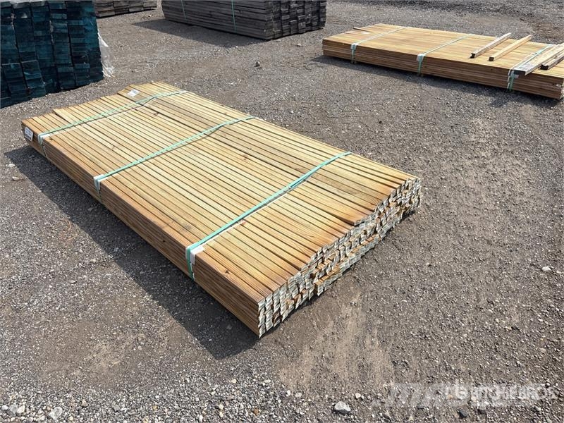 Quantity of (288) 1 in x 2 in x 8 ft PT Lumber Otros componentes