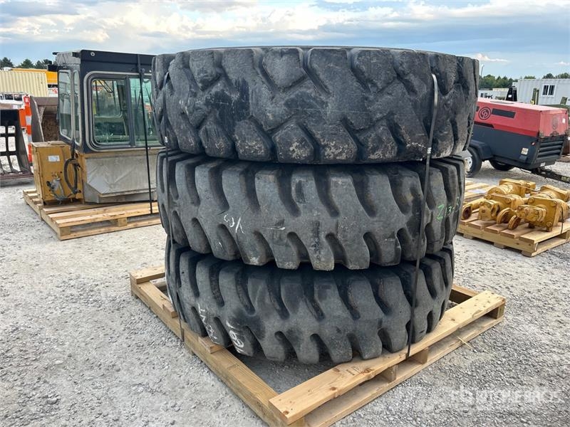 Quantity of (3) 18.00R33 1800 x 33 Tires Gume, točkovi i felne
