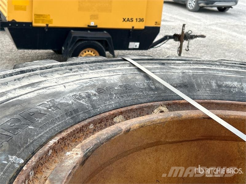 Quantity of (3) 18.00R33 1800 x 33 Tires Gume, točkovi i felne