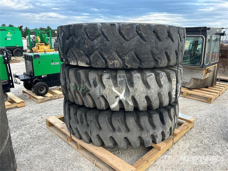 Quantity of (3) 18.00R33 1800 x 33 Tires Gume, točkovi i felne