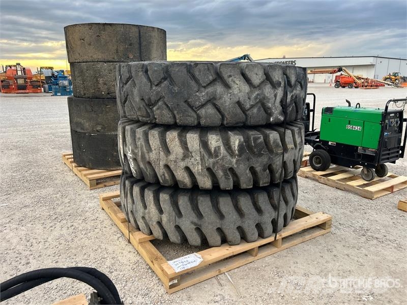 Quantity of (3) 18.00R33 1800 x 33 Tires Gume, točkovi i felne