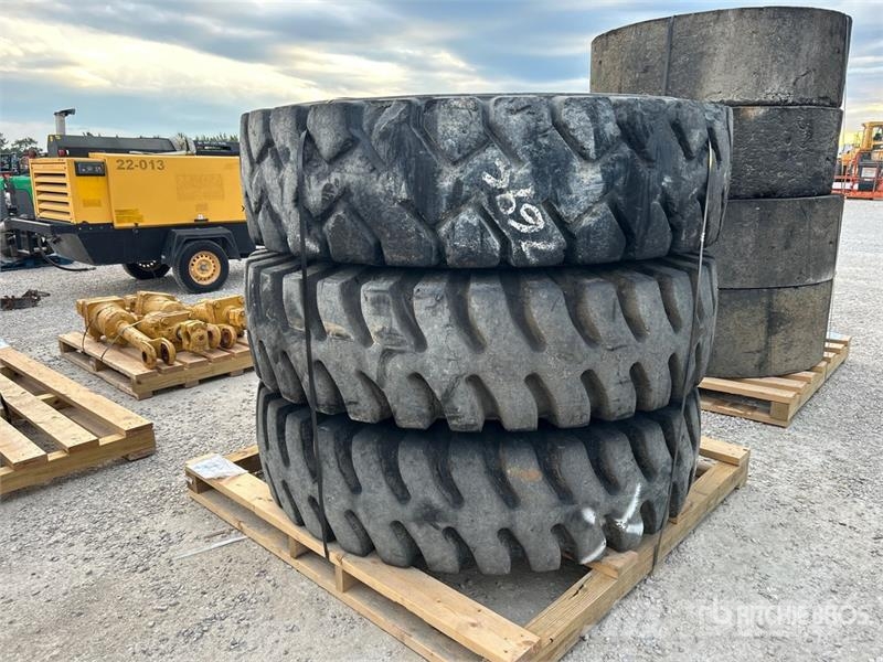 Quantity of (3) 18.00R33 1800 x 33 Tires Gume, točkovi i felne