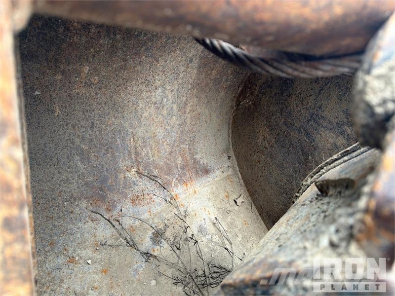  Quantity of (3) 22 in Backhoe Loader Bucket دلاء