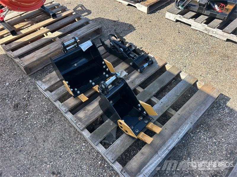 Quantity of (3) Mini Excavator Attachments (Unuse Otros componentes