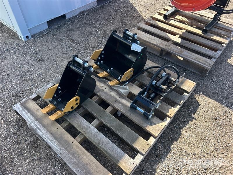 Quantity of (3) Mini Excavator Attachments (Unuse Otros componentes