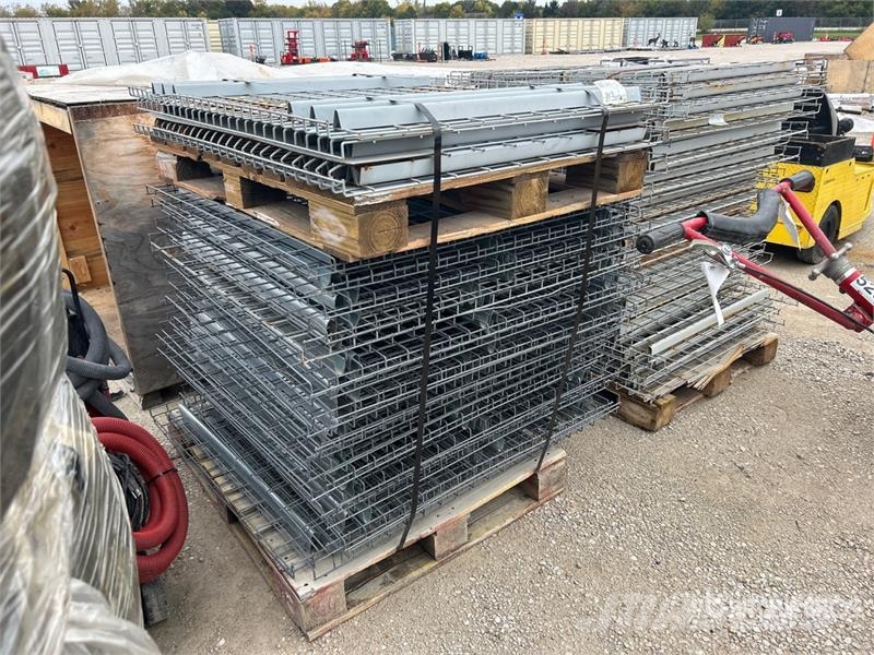 Quantity of (3) Pallet Racking Építőipar - Egyebek