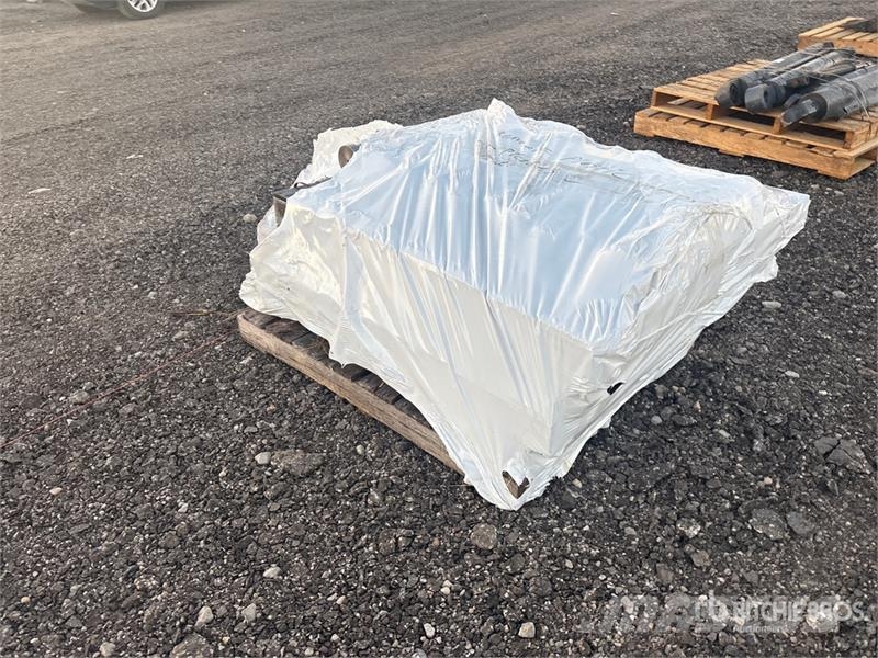 Quantity of (3) Pallets of Various Soft Pins Outros componentes