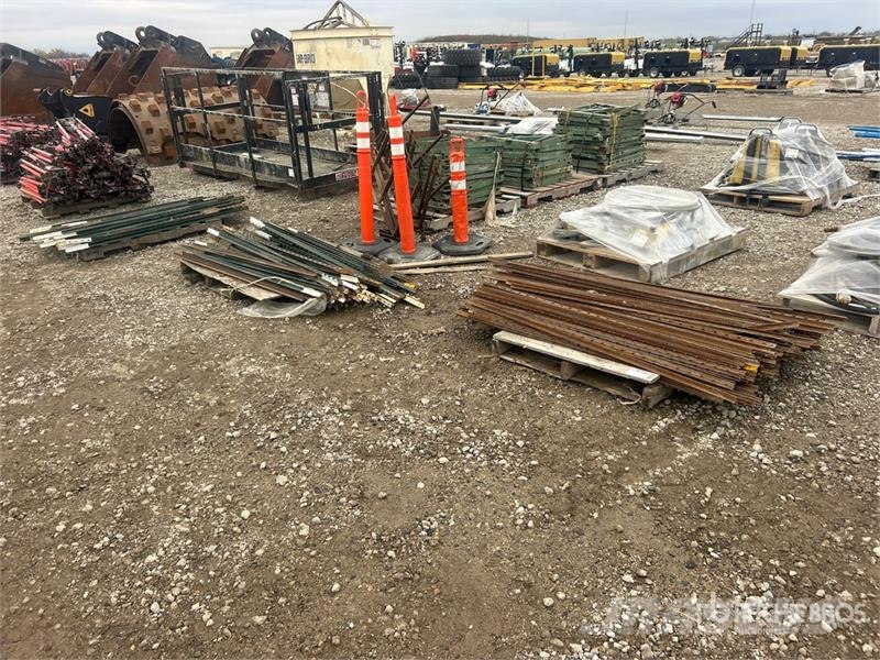 Quantity of (3) Pallets of Steel T-Posts Fencing Fencing equipment
