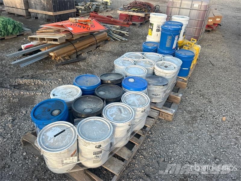  Quantity of (3) Pallets of Hydraulic Fluid, Chemic مكونات أخرى