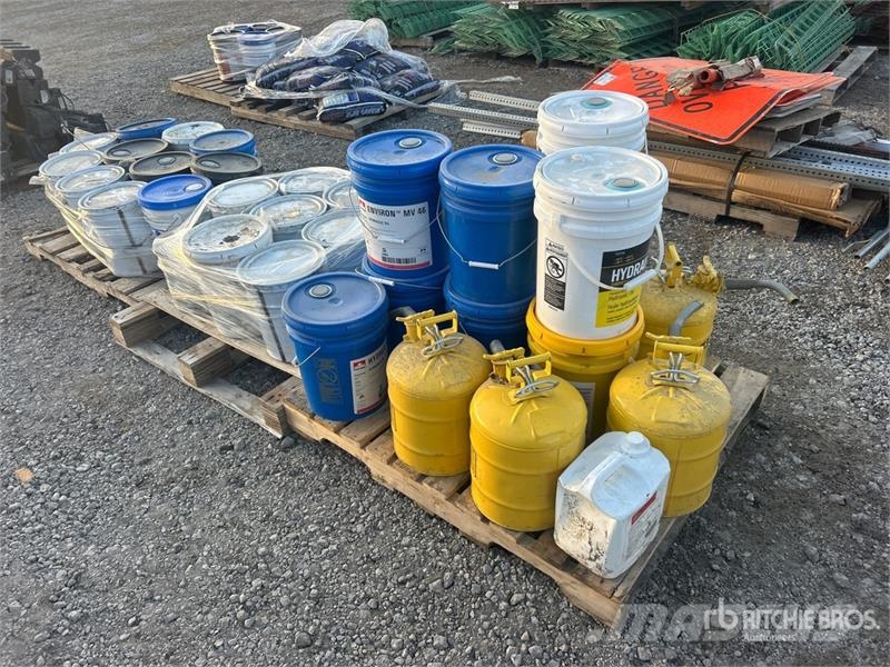  Quantity of (3) Pallets of Hydraulic Fluid, Chemic مكونات أخرى