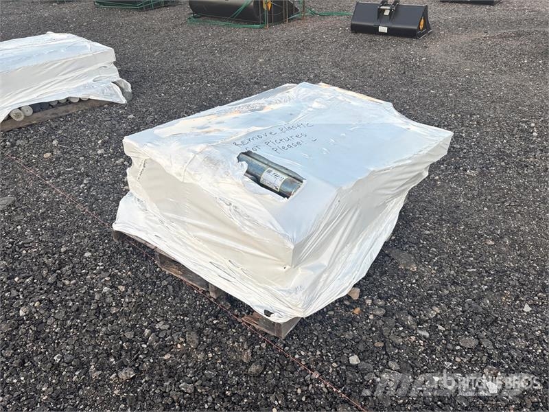 Quantity of (3) Pallets of Soft Pins Outros componentes