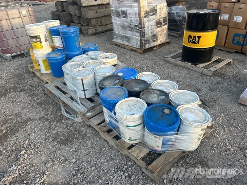  Quantity of (3) Pallets of Hydraulic Fluid, Chemic مكونات أخرى