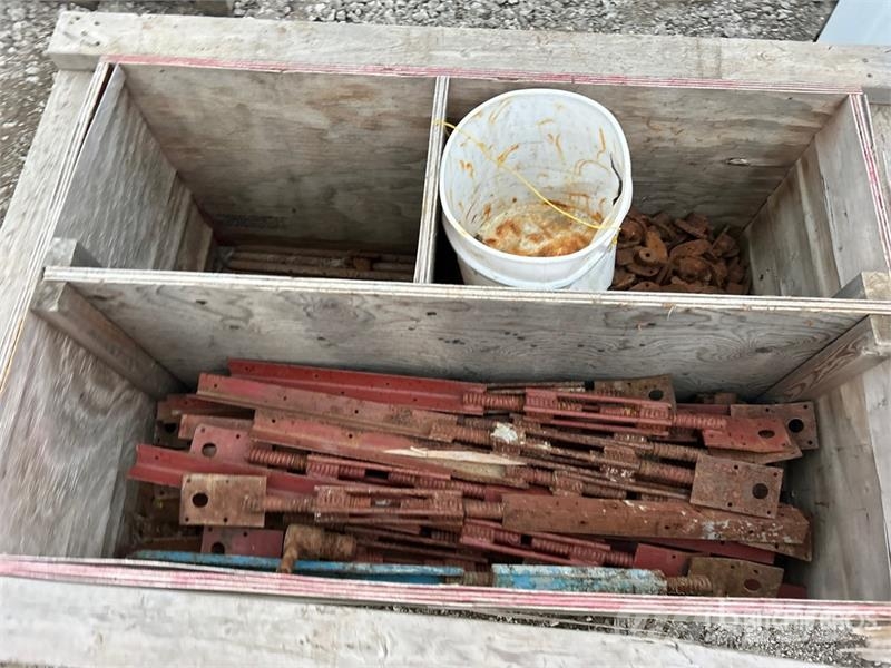  Quantity of (3) Pallets of Concrete Braces Costruzioni - Altro