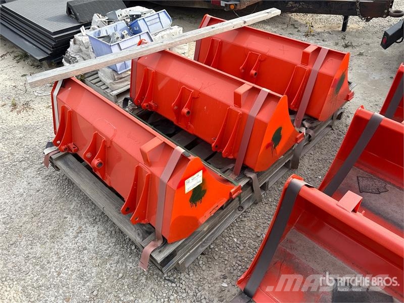 Quantity of (3) Pin-On Ag Tractor Bucket 其他曳引機配件