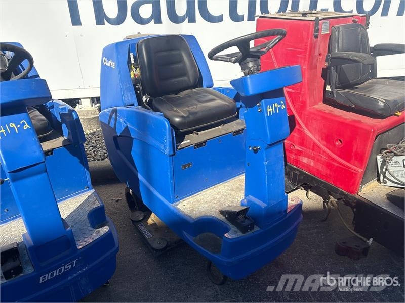  Quantity of (3) Ride-On Floor Scrubber مقطورات أخرى