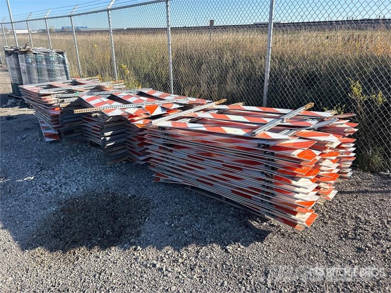  Quantity of (3) Road Barrier Andet tilbehør