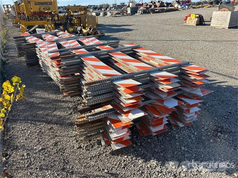  Quantity of (3) Road Barrier Andet tilbehør