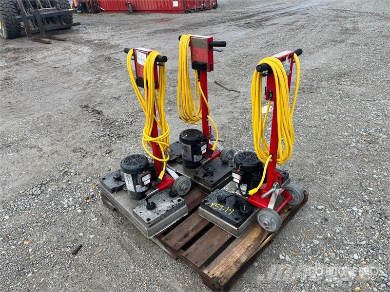  Quantity of (3) Square Scrub EBG28 Walk-Behind Ele Druge prikolice