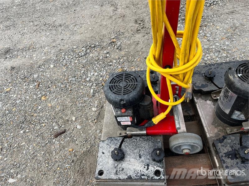  Quantity of (3) Square Scrub EBG28 Walk-Behind Ele Druge prikolice