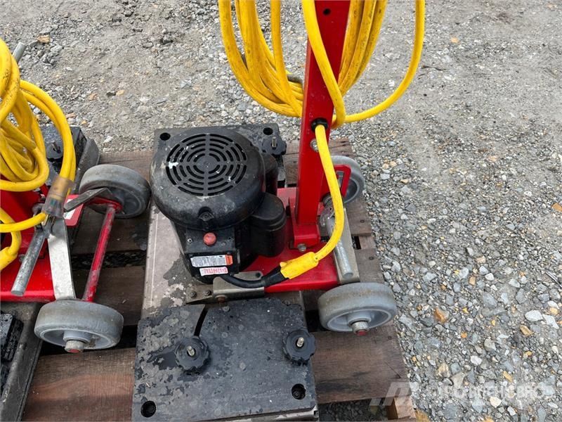  Quantity of (3) Square Scrub EBG28 Walk-Behind Ele Druge prikolice