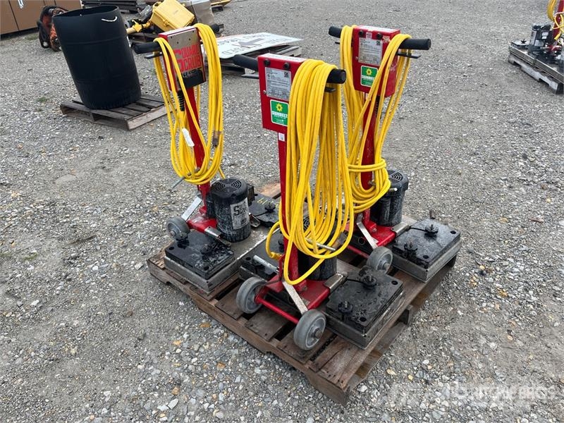  Quantity of (3) Square Scrub EBG28 Walk-Behind Ele Druge prikolice
