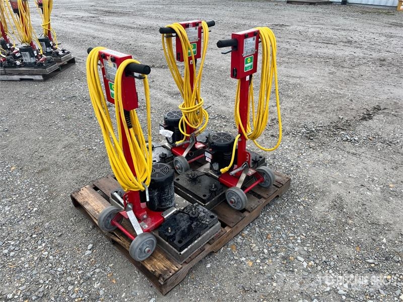  Quantity of (3) Square Scrub EBG28 Walk-Behind Ele Druge prikolice