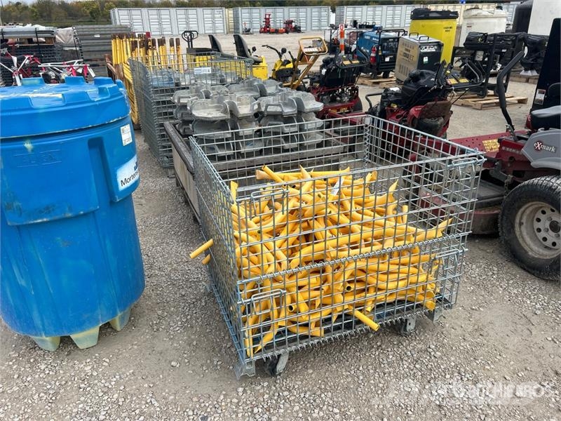 Quantity of (3) Wrought Iron Livestock Gate 其他畜牧業機械和配件
