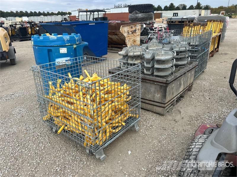 Quantity of (3) Wrought Iron Livestock Gate 其他畜牧業機械和配件