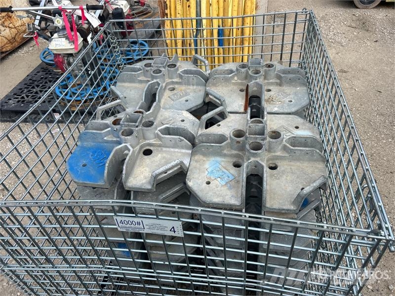 Quantity of (3) Wrought Iron Livestock Gate 其他畜牧業機械和配件