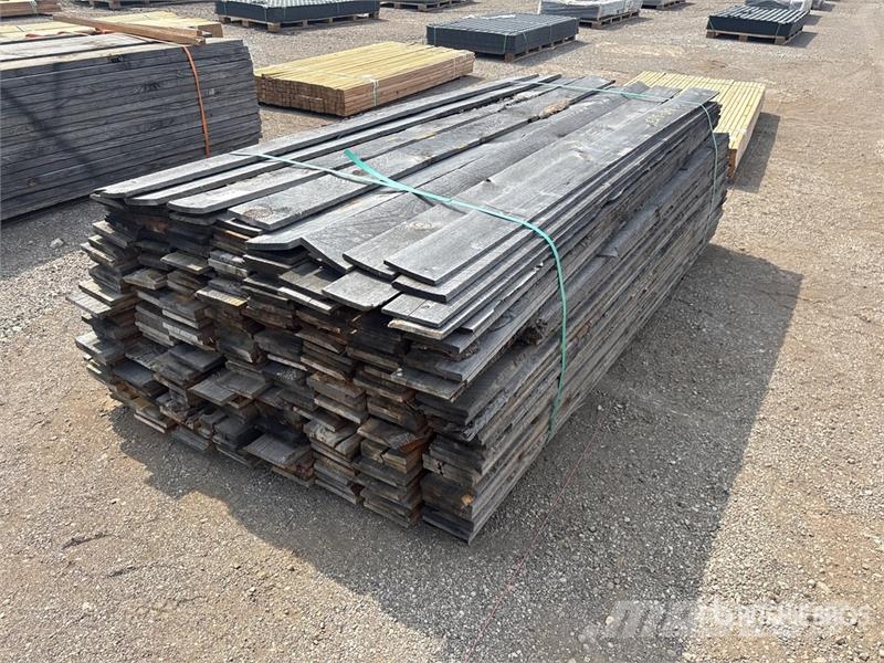  Quantity of (300) 1 in x 6 in x 8 in Fence Plank Vitle, dvigala in gradbeni dvižni sistemi