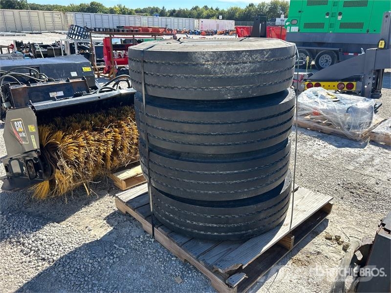 Quantity of (4) 12R22.5 Tires Tyres, wheels and rims