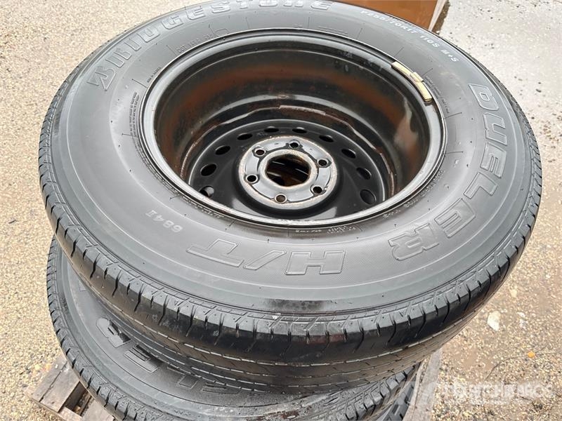  Quantity of (4) 255/70R17 Tires Dekk, hjul og felger