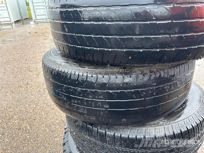  Quantity of (4) 255/70R17 Tires Dekk, hjul og felger