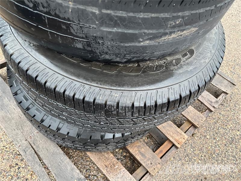  Quantity of (4) 255/70R17 Tires Dekk, hjul og felger