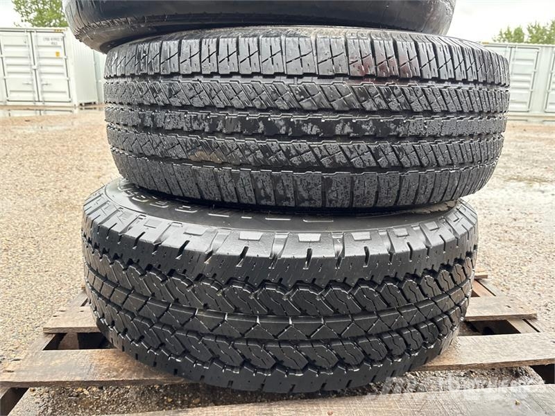 Quantity of (4) 255/70R17 Tires Dekk, hjul og felger