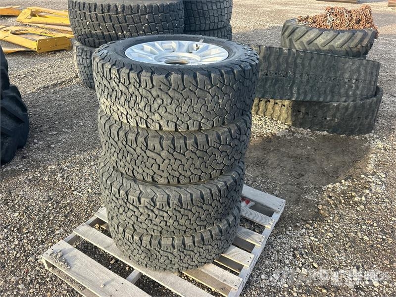Quantity of (4) 275/65R18 Tires Gume, kolesa in platišča