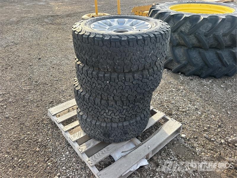 Quantity of (4) 275/65R18 Tires Gume, kolesa in platišča