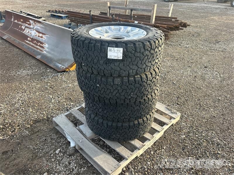Quantity of (4) 275/65R18 Tires Gume, kolesa in platišča